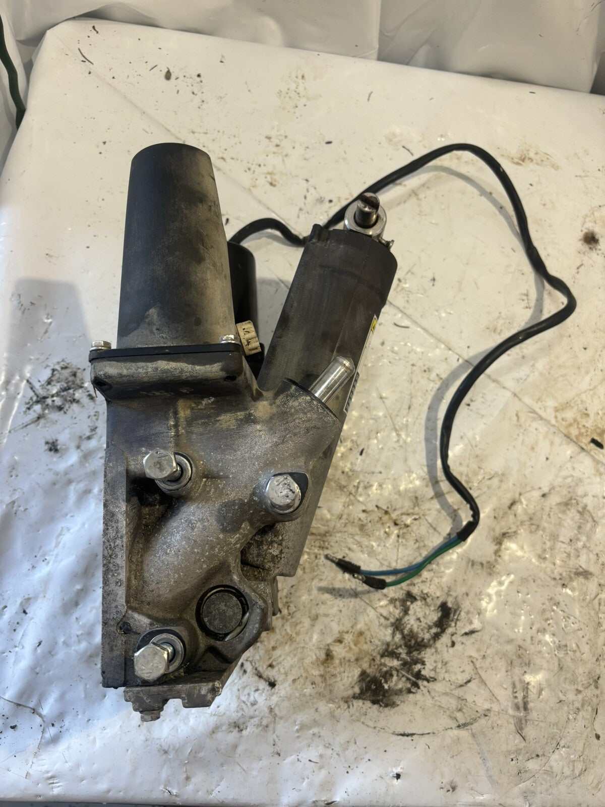 1992-2010 135-250 Hp Mercury  Power Tilt Trim Unit 855998A11 + Pin & Bolts 2001