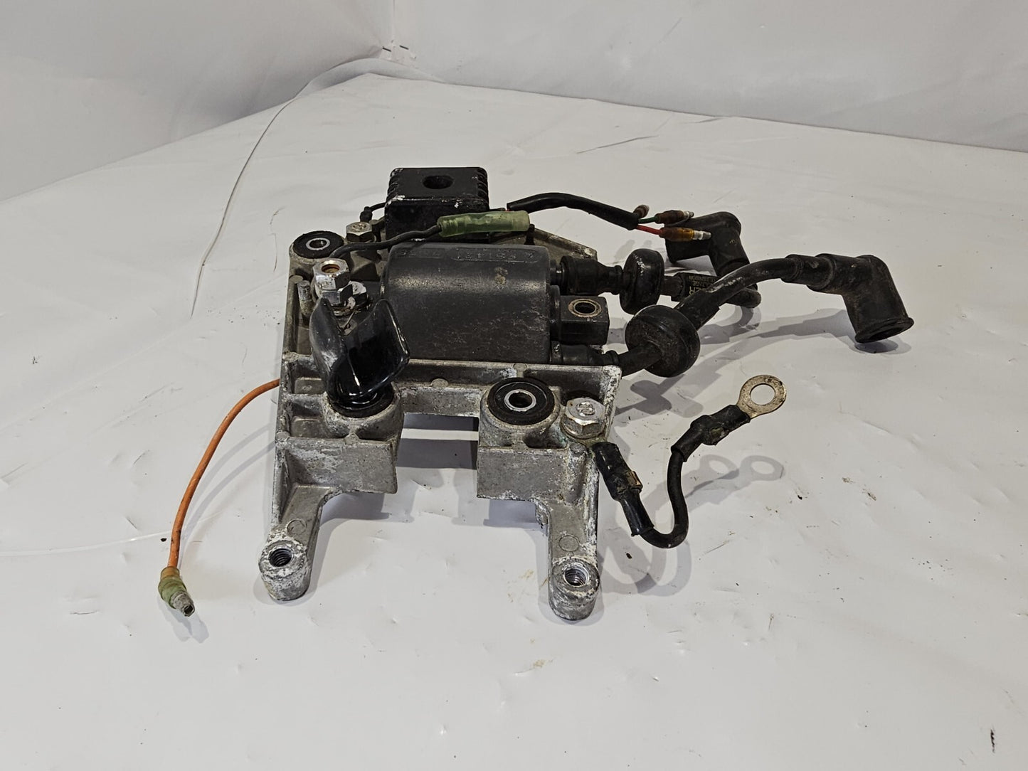 Yamaha Outboard Ignition Coil w/bracket 25hp 689-85570-21-00