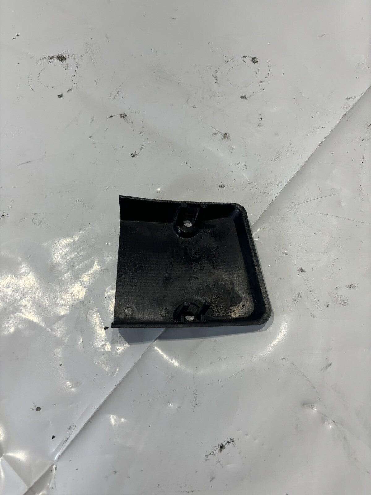 JOHNSON EVINRUDE  STARBOARD STERN MOUNTING COVER HOUSING 335474