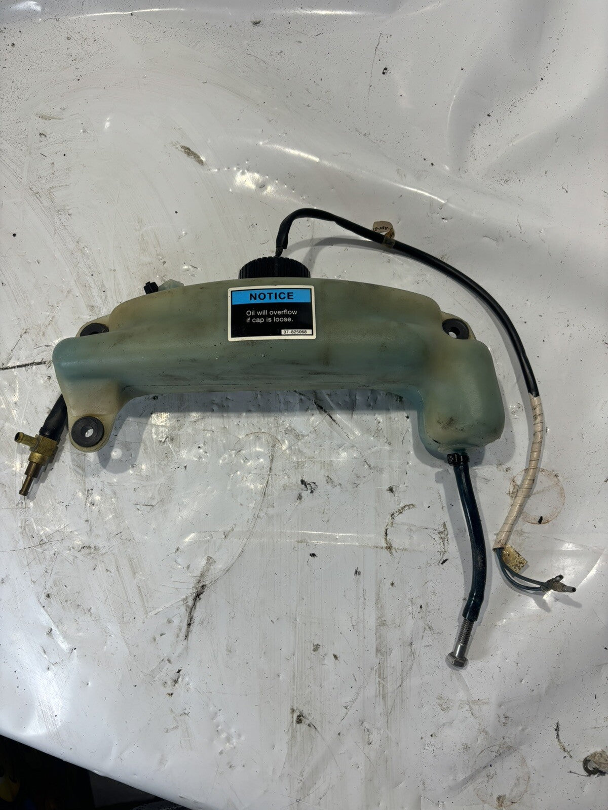 135/150/175/200 HP Mercury Oil Tank Reservoir w Cap 1990-2005 994436 43300A5