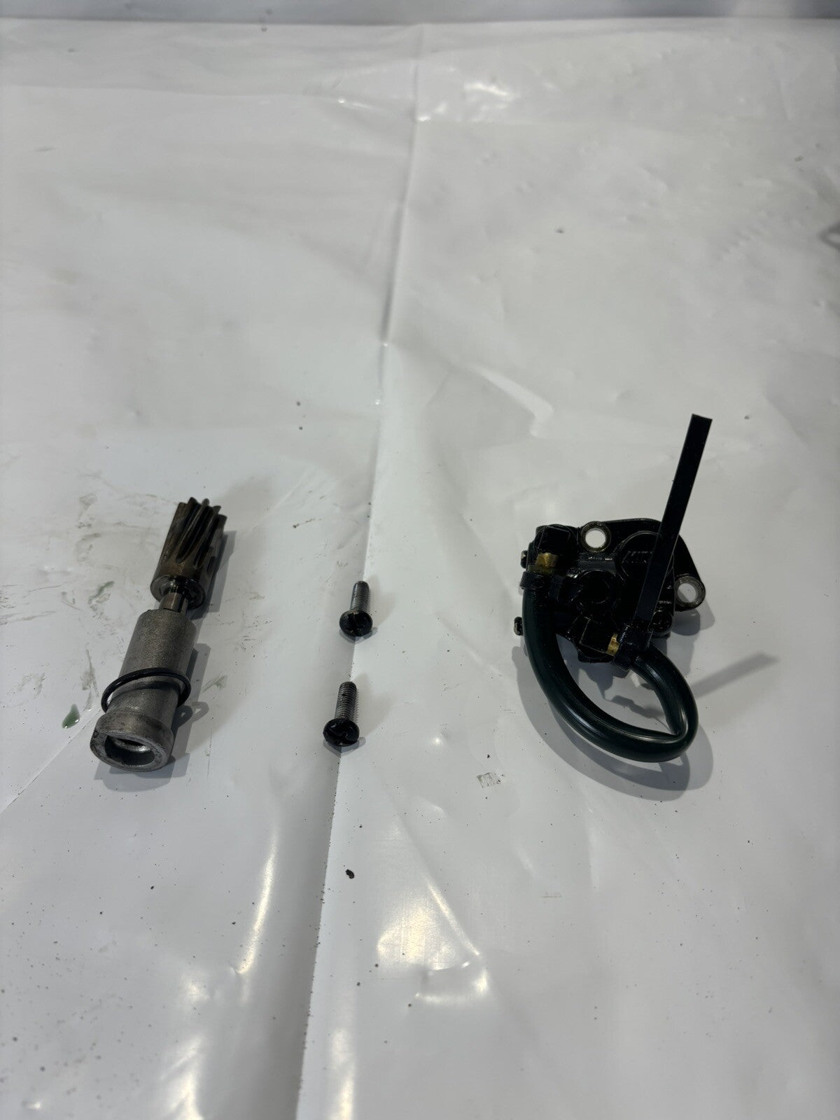 Mercury Mariner 50 HP Oil Pump 812690A1 and gear drive
