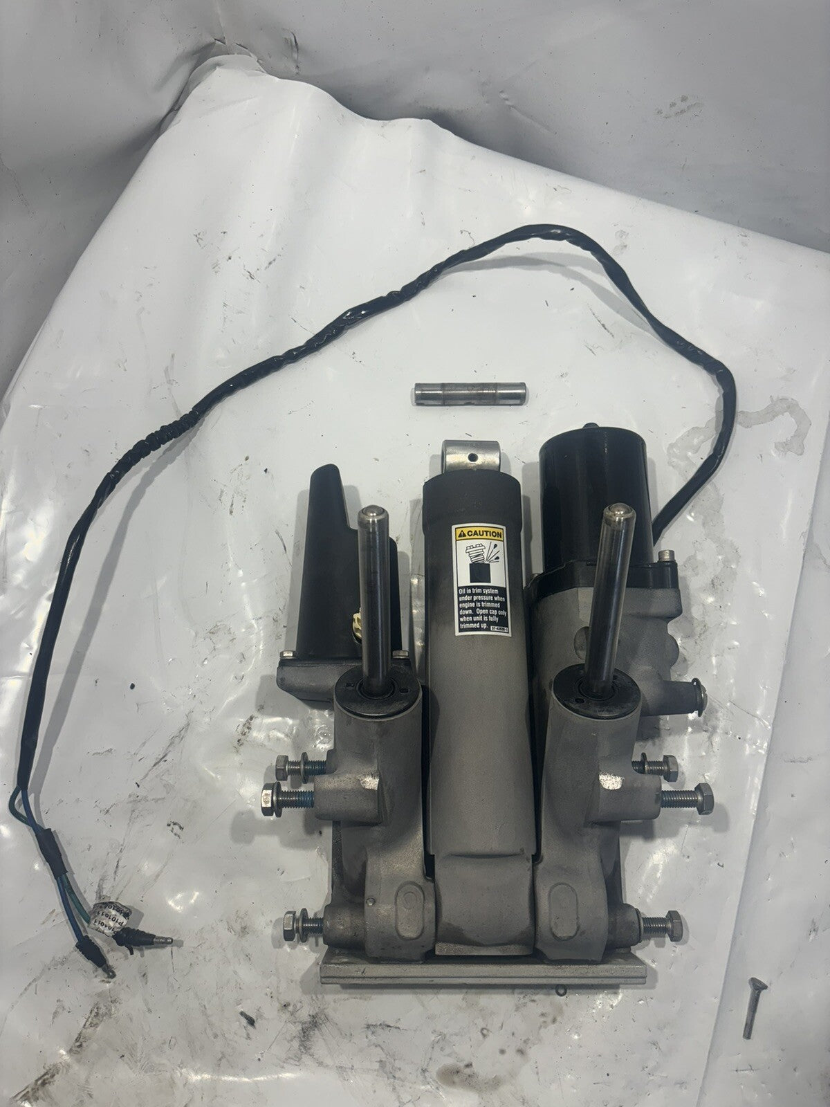 Mercury 135 150 175 200 225 250 HP Outboard Tilt and Trim Unit 855998A11