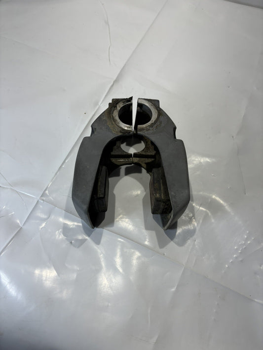 Mariner 20-30 Hp Outboard Port & STBD Lower Mount Housing 84843M