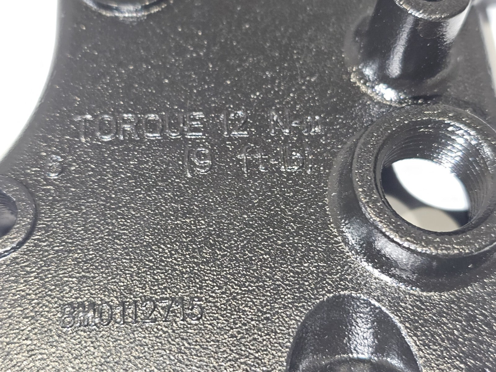 8M0118194 - 4CYL EXHAUST COVER