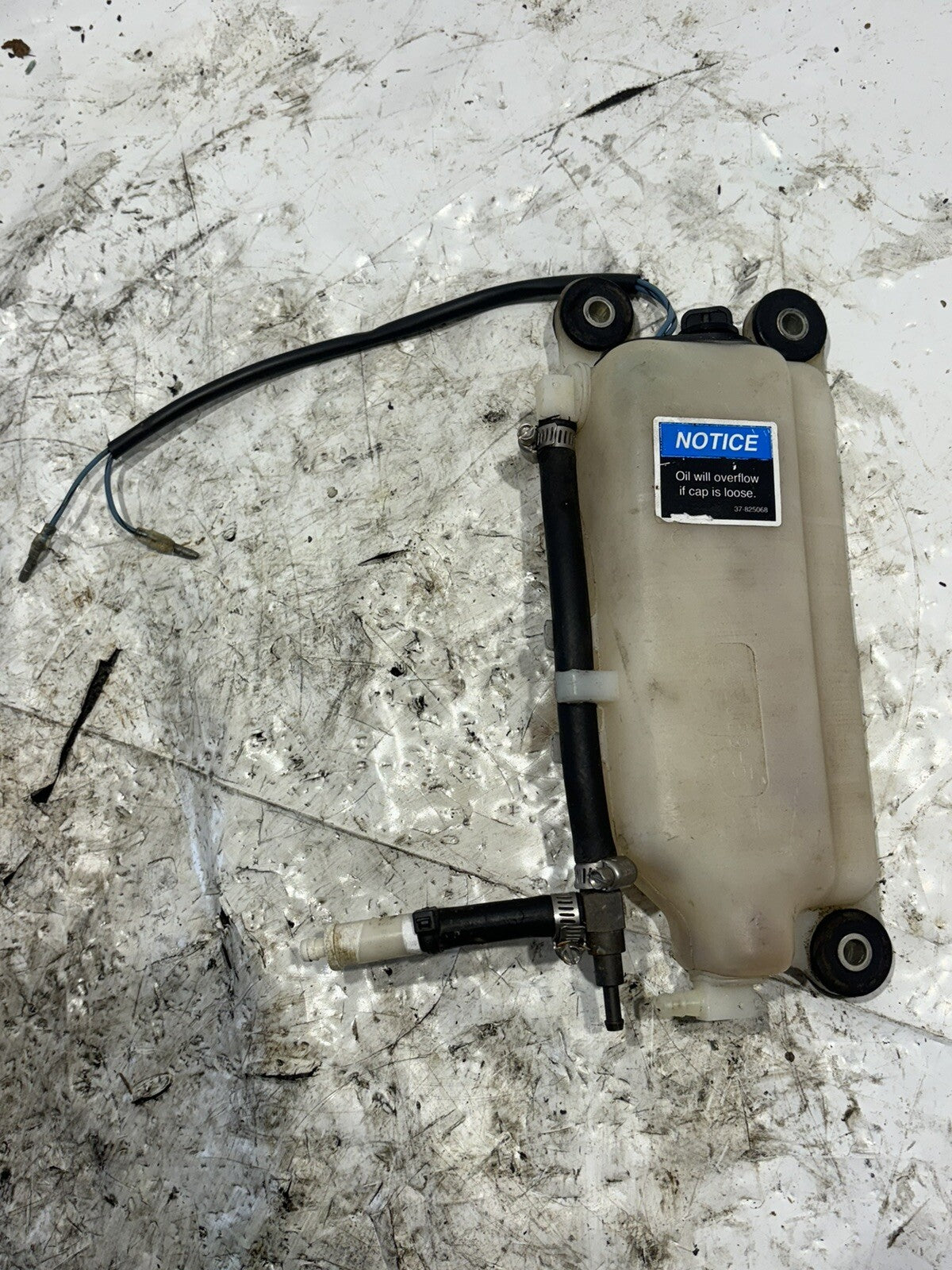 Mercury 175 HP 2 Stroke Outboard Oil Tank Reservoir 833069T9 OEM