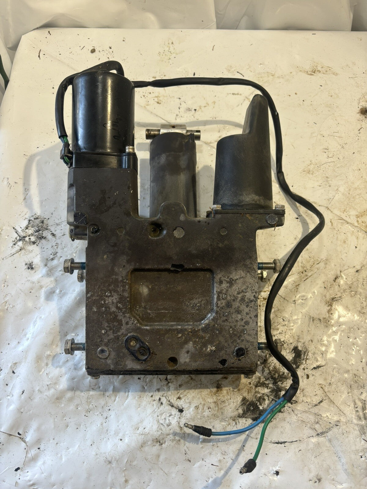 1992-2010 135-250 Hp Mercury  Power Tilt Trim Unit 855998A11 + Pin & Bolts 2001