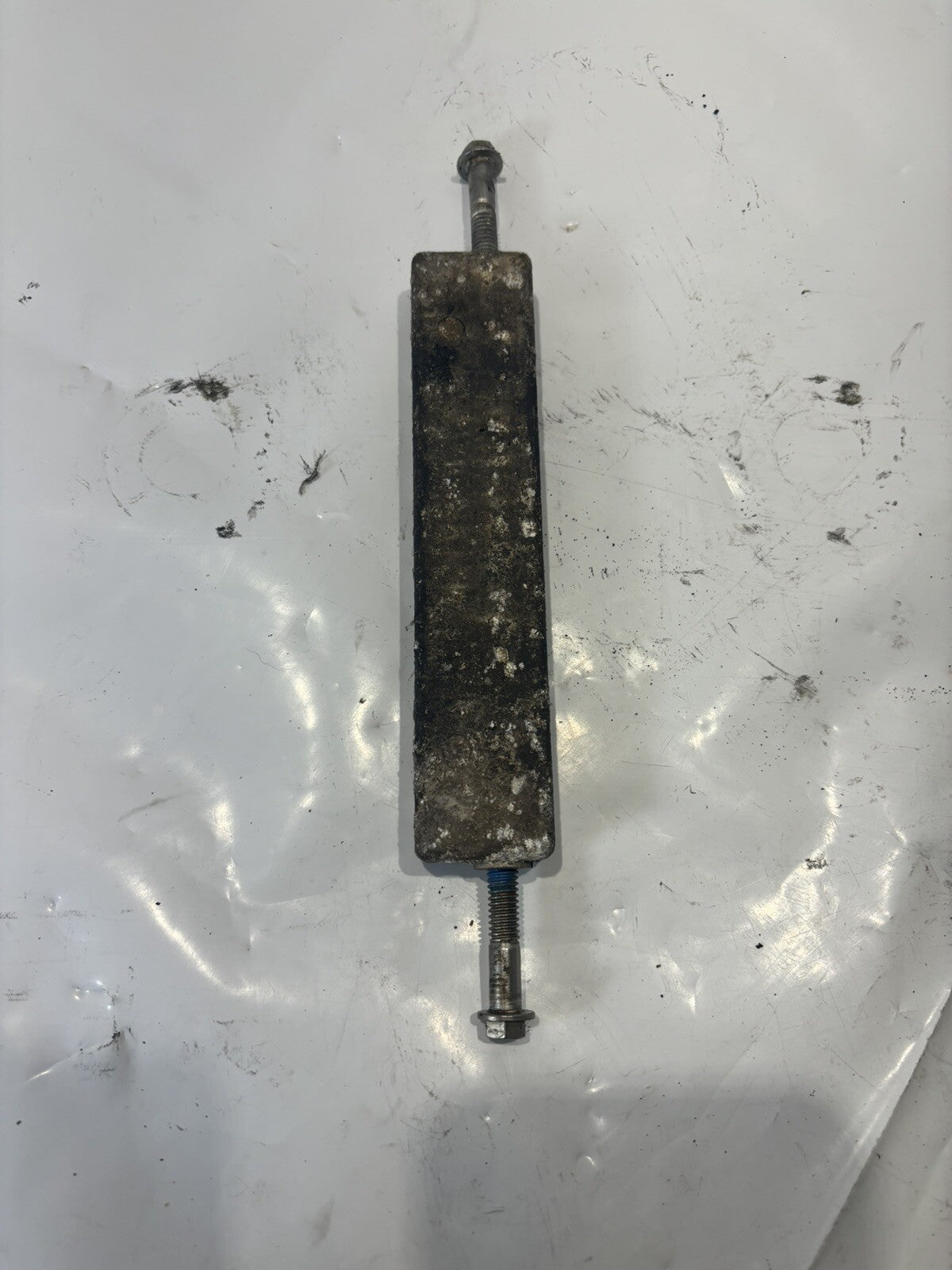 Johnson Evinrude Outboard Motor Anode & Mounting Bolts 5010190