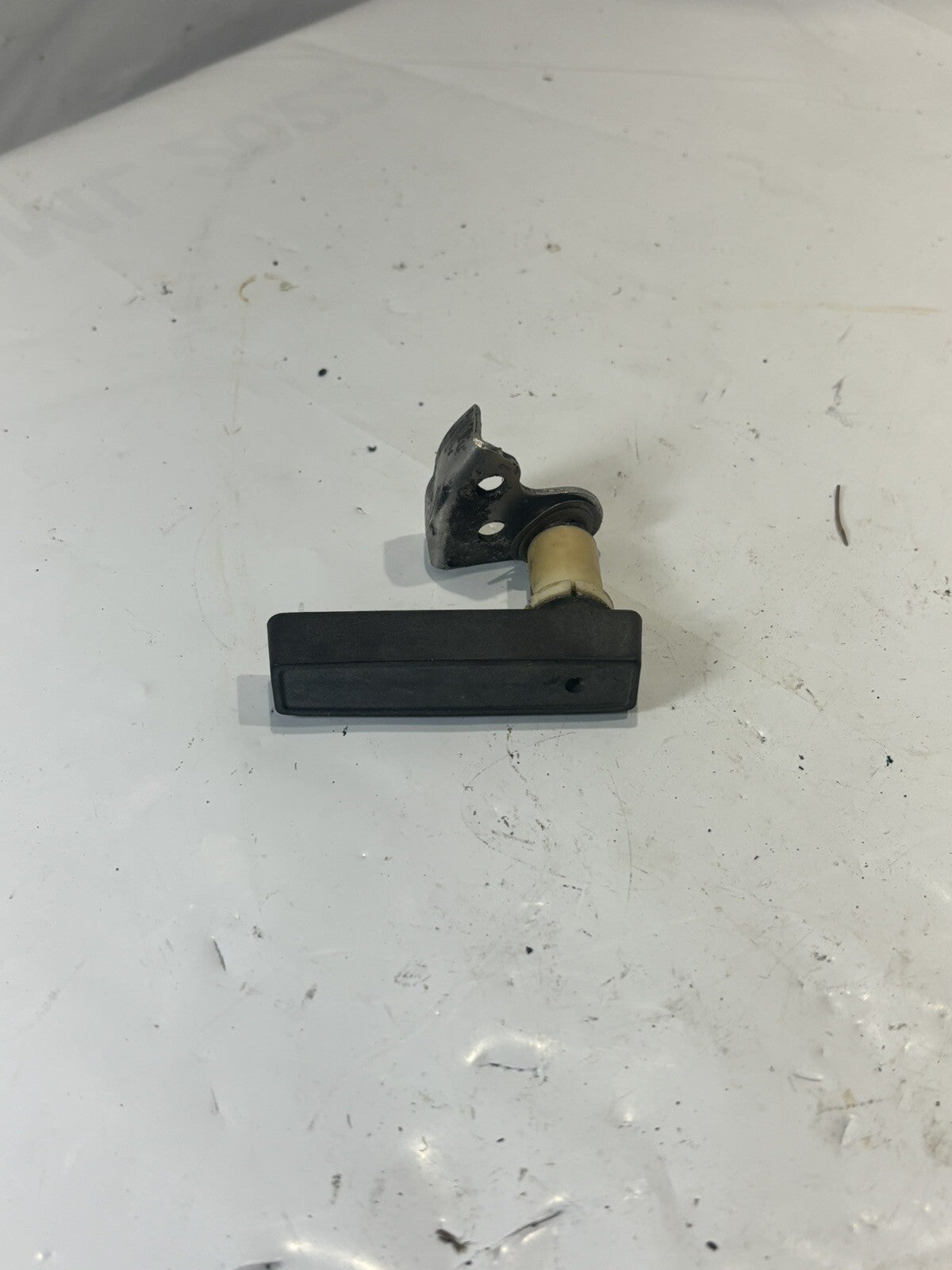 40/48/50 HP Johnson Evinrude Cowling Latch Handle Assy 1989-2005 396611 330253