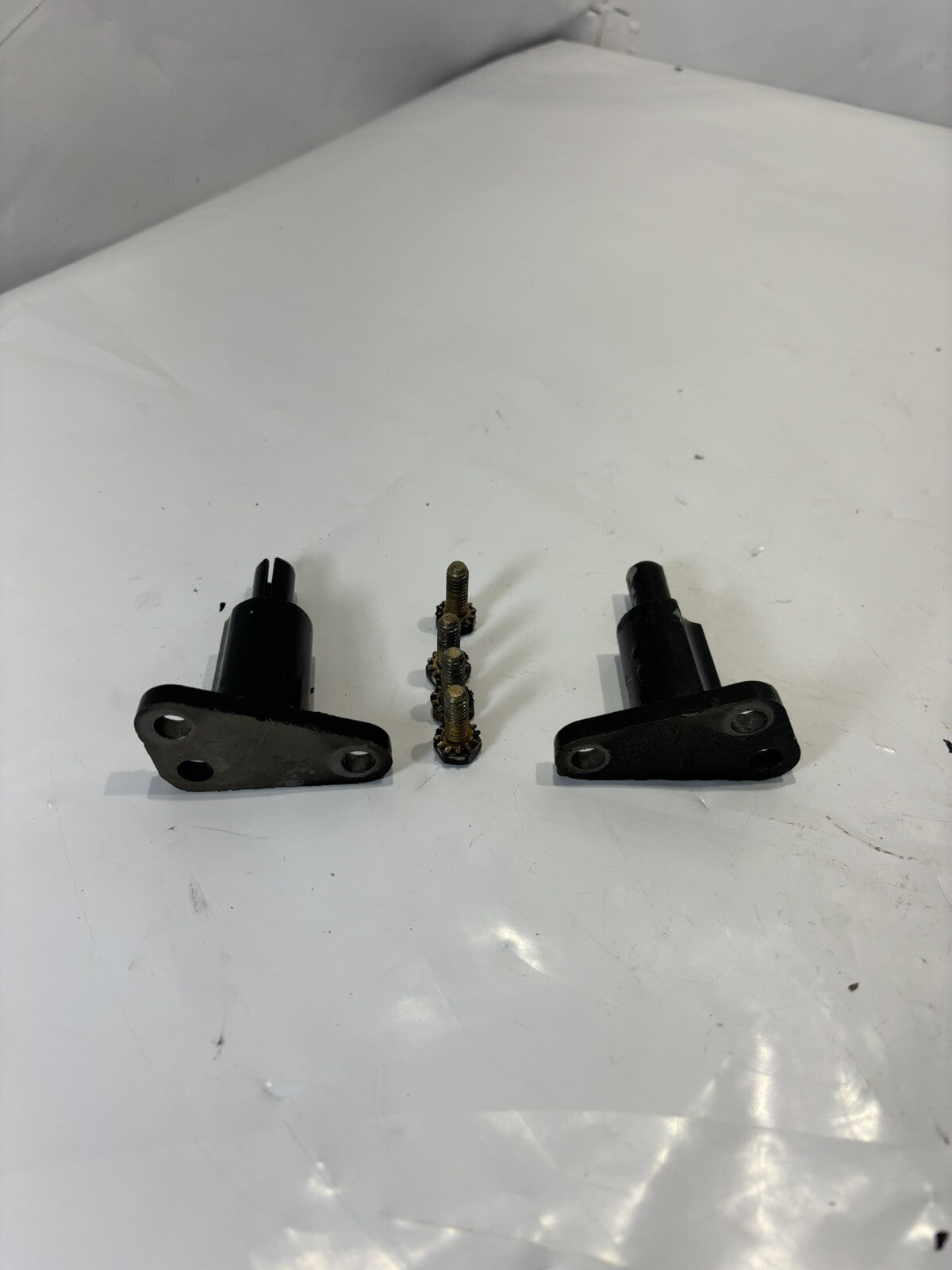 OEM Johnson Evinrude 333772 Bracket Mount Outboard Pair