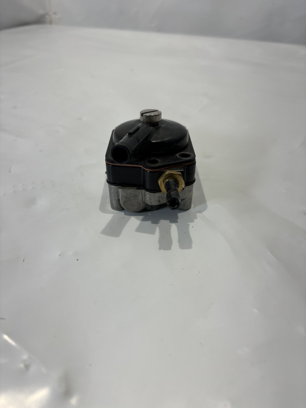 EVINRUDE JOHNSON OMC FUEL PUMP 0438557