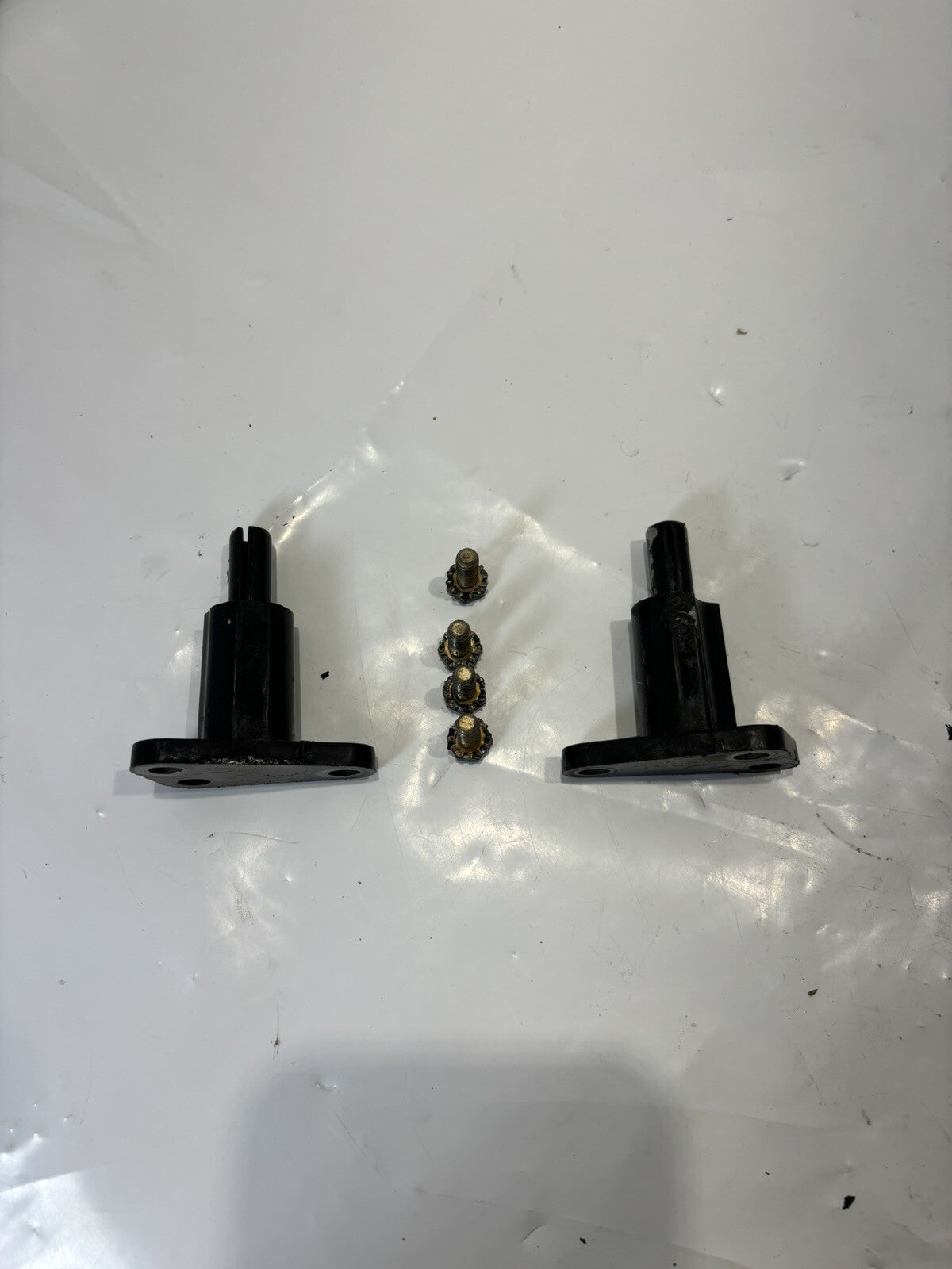 OEM Johnson Evinrude 333772 Bracket Mount Outboard Pair