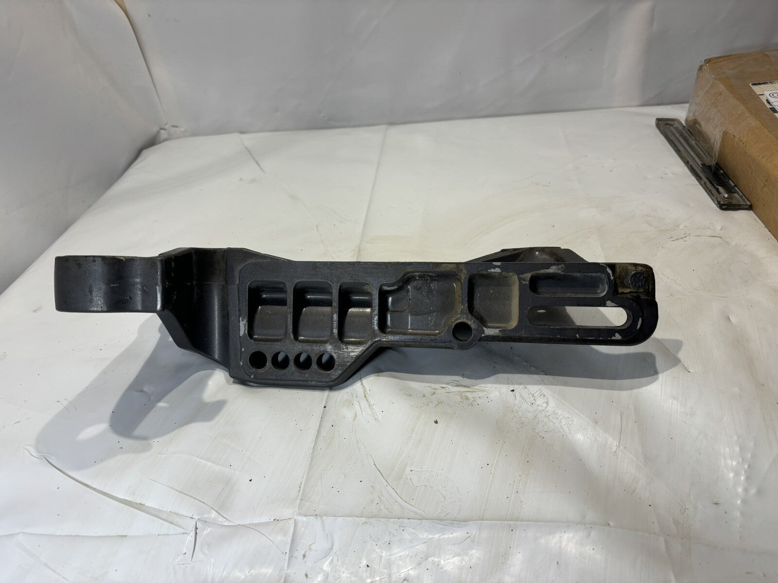 Evinrude Johnson Outboard Starboard Stern Bracket 0333624