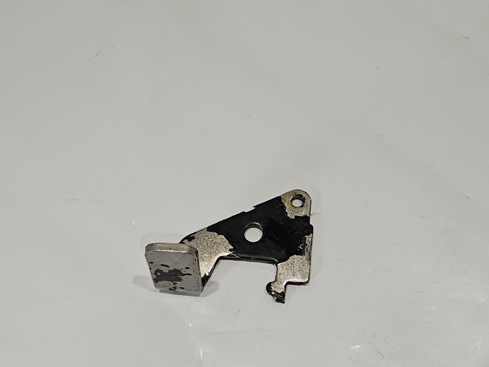 LATCH ARM FOR BOTTOM COWL LEVER MERCURY OUTBOARD 78809