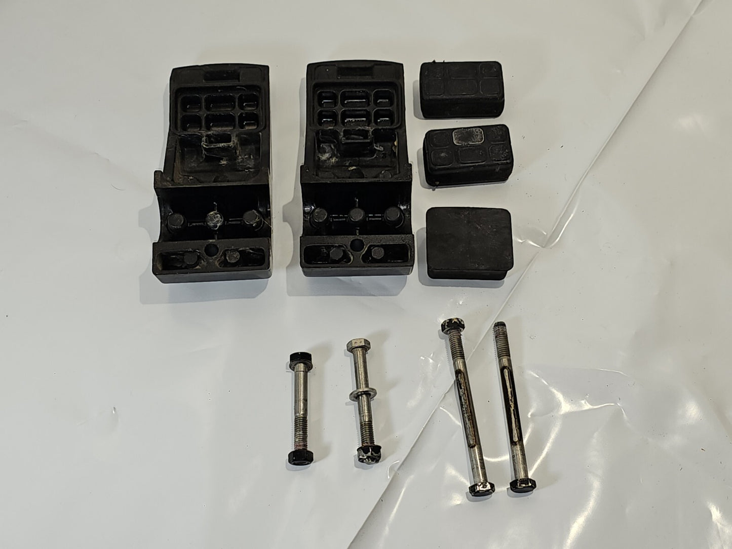 Mercury Mariner 15-25 HP Lower Mount Cover Set & Bumpers 17232A2 17232A1 85123 