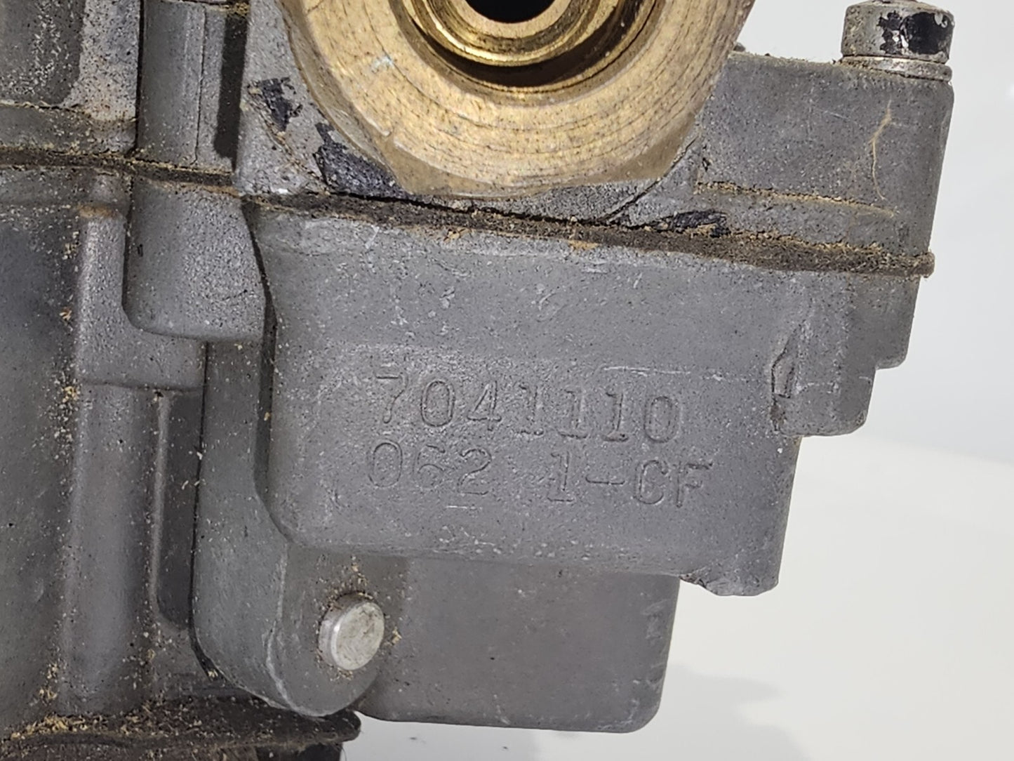 GM 2 JET CARBURETOR 7041110