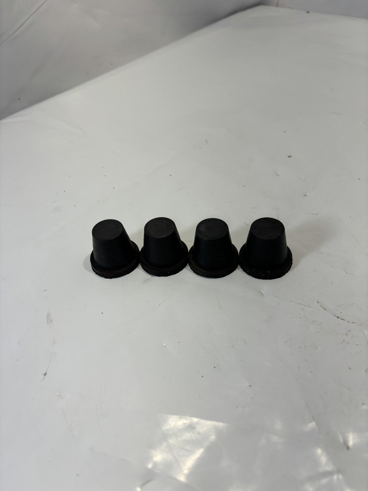 JOHNSON EVINRUDE OMC LOWER ENGINE MOUNT BUSHINGS 4 PACK 332413