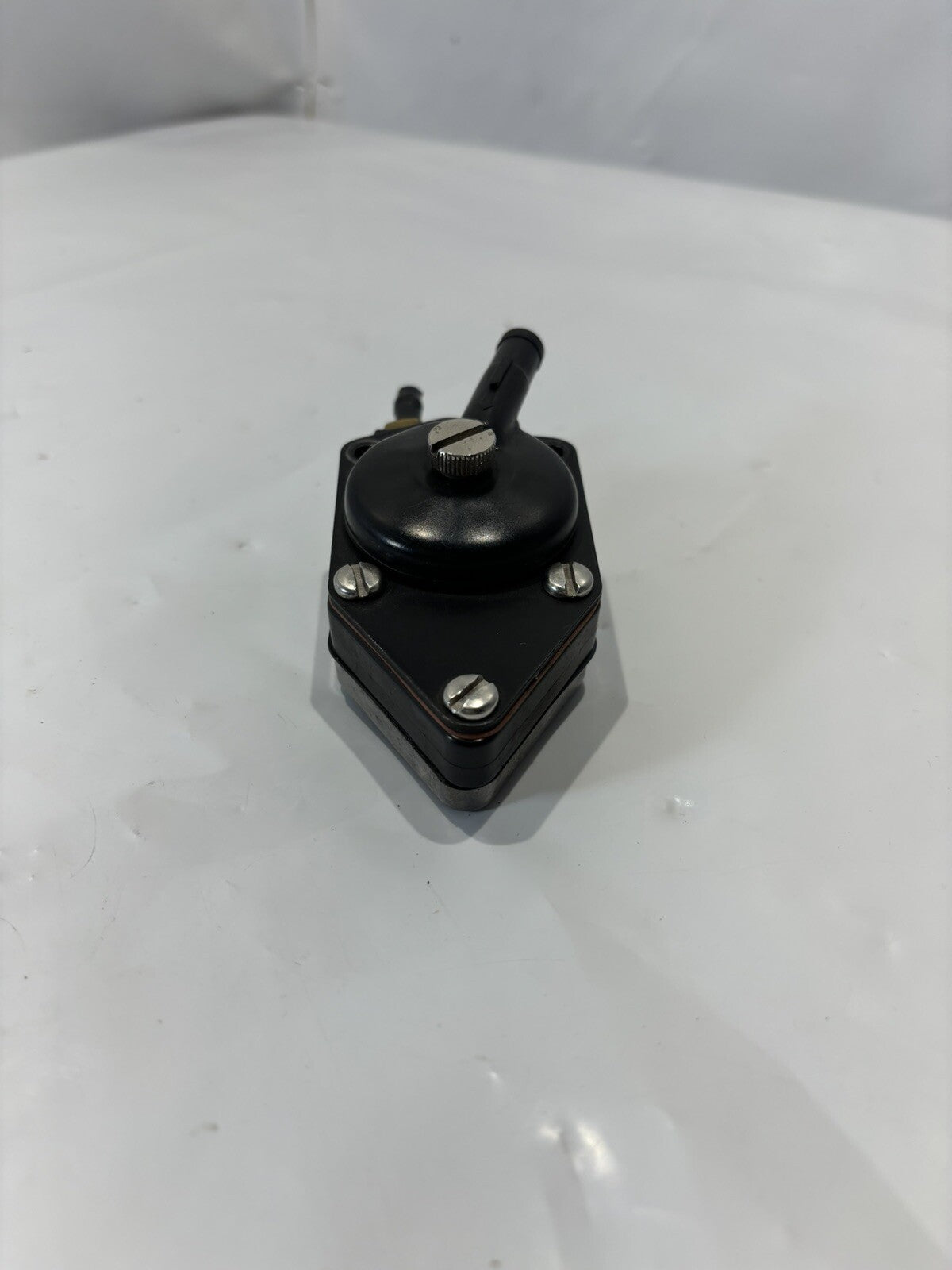 EVINRUDE JOHNSON OMC FUEL PUMP 0438557