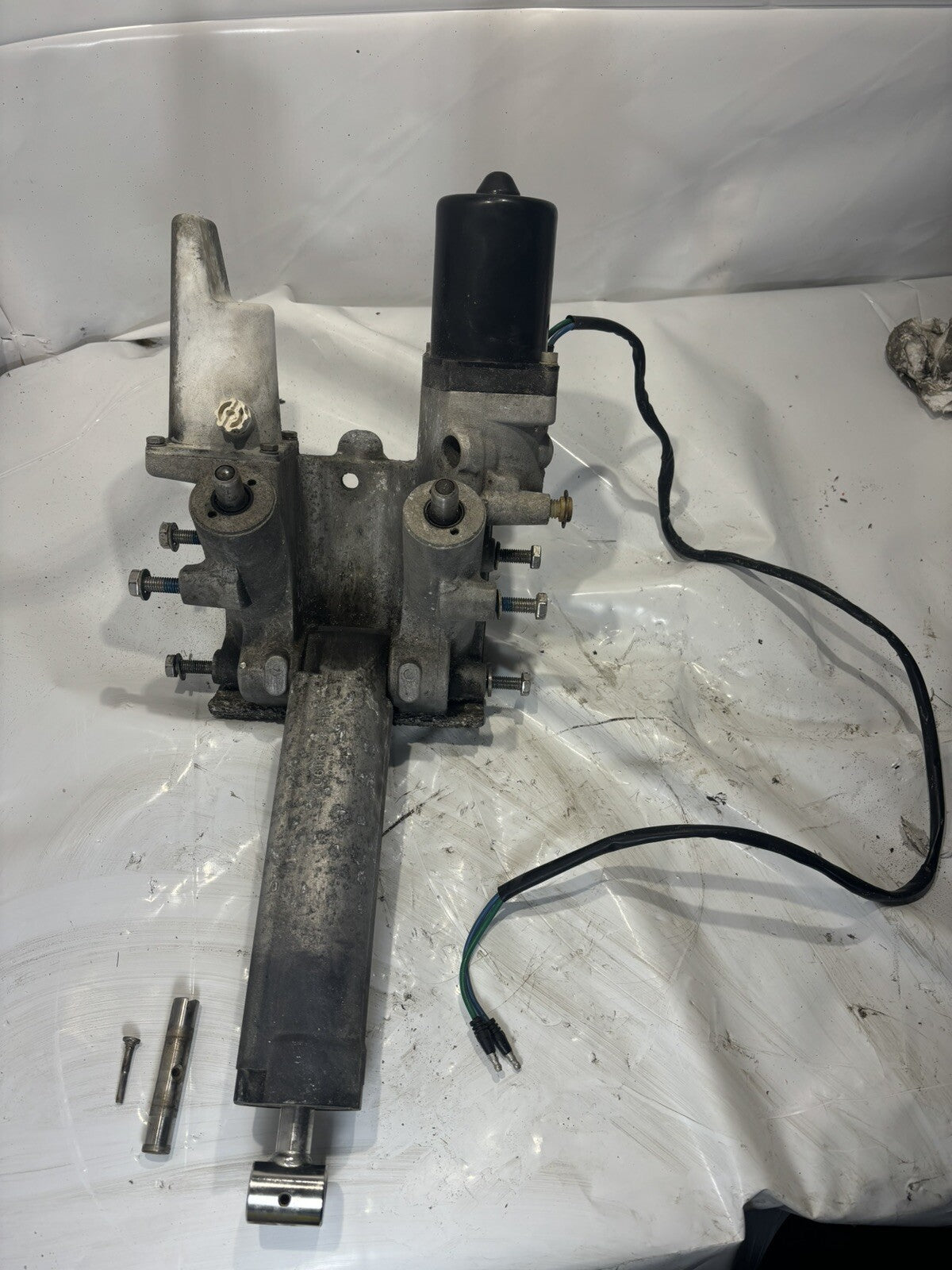 2001 Mercury 150HP Outboard Power Trim Tilt Unit Assembly (fully working)